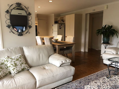 Countryside Connections Spa Cottage - Queensland Tourism 1