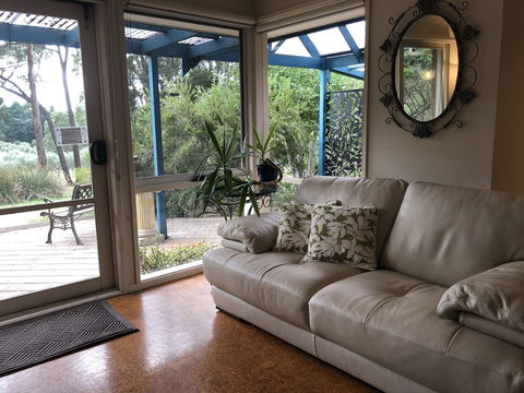 Countryside Connections Spa Cottage - Queensland Tourism 2