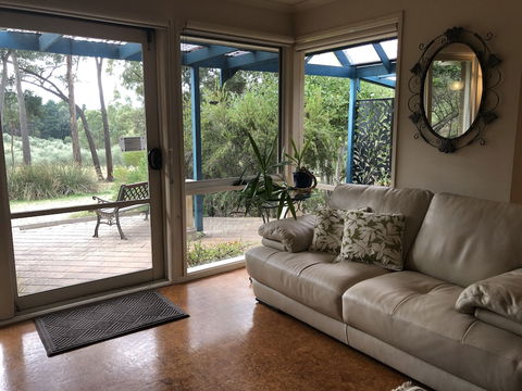 Countryside Connections Spa Cottage - Queensland Tourism 6