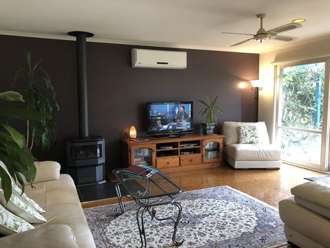 Countryside Connections Spa Cottage - Queensland Tourism 4