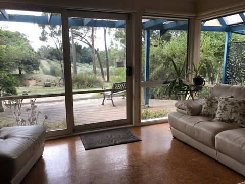 Countryside Connections Spa Cottage - Queensland Tourism 3