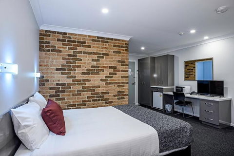 Bushmans Motor Inn - Queensland Tourism 5