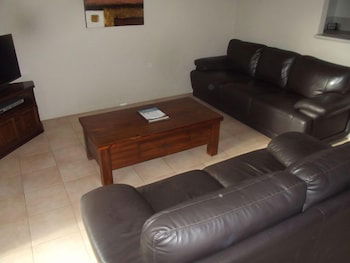 Pelican Shore Villas - QLD Tourism 4