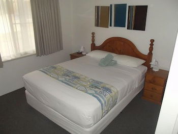 Pelican Shore Villas - QLD Tourism 5