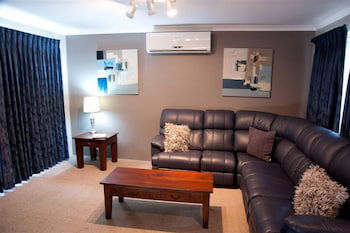 Pelican Shore Villas - QLD Tourism 3