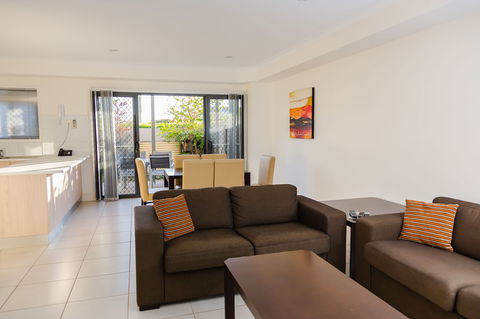 Gladstone Heights Executive Apartments - Queensland Tourism 5
