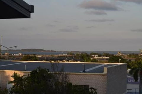 Gladstone Heights Executive Apartments - Queensland Tourism 0