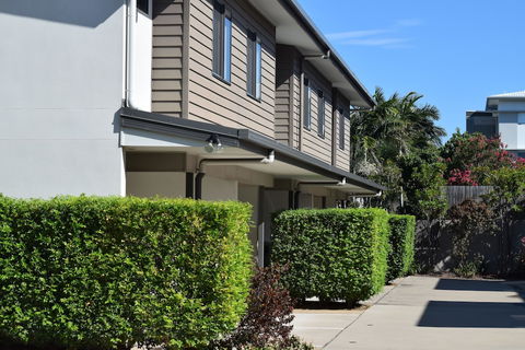 Gladstone Heights Executive Apartments - Queensland Tourism 4