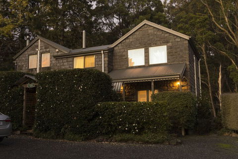 Observatory Cottages - QLD Tourism 3