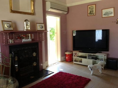 Must Love Dogs B&b - Queensland Tourism 3