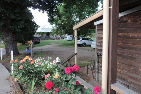 Snug As A Bug Motel - Queensland Tourism 2