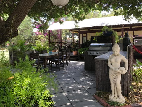 Dongara Breeze Inn - Queensland Tourism 1