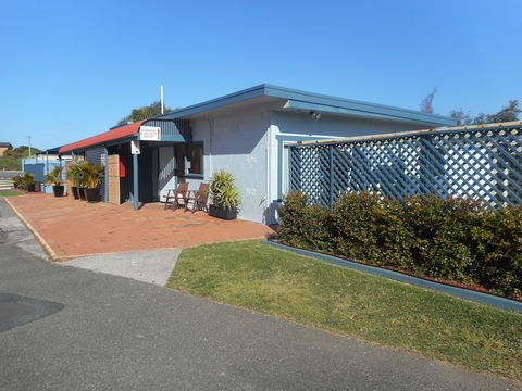 Two Shores Holiday Village - QLD Tourism 6