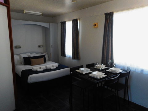 Two Shores Holiday Village - QLD Tourism 1
