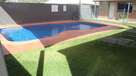 Saltbush Motor Inn - Queensland Tourism 1