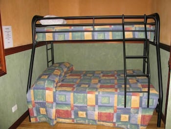 Ivanhoe Village Caravan Resort - Queensland Tourism 4