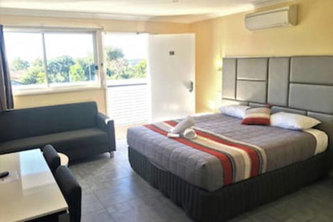 Toukley Motor Inn - QLD Tourism 0
