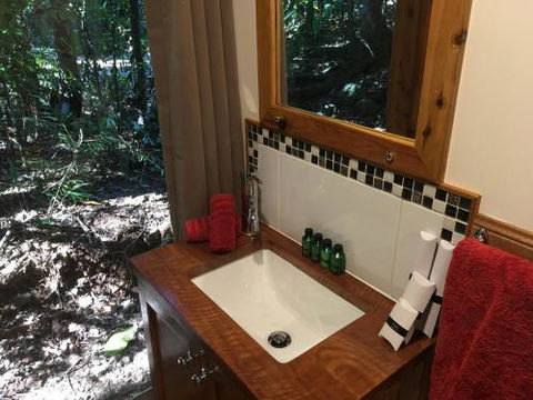Figtree Getaway - Queensland Tourism 5