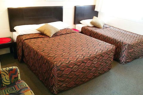 A & A Lodge Motel Emerald - QLD Tourism 7