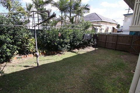 Some Rooms Backpacker - Queensland Tourism 5