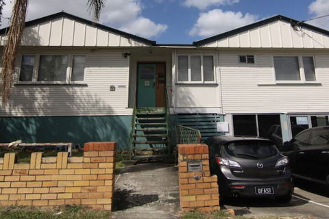 Some Rooms Backpacker - Queensland Tourism 1