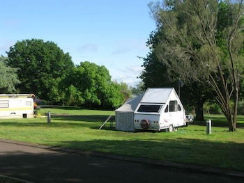 Lakes And Craters Holiday Park - QLD Tourism 6