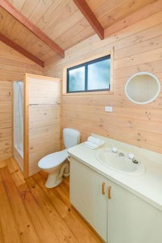 Lakes And Craters Holiday Park - QLD Tourism 0