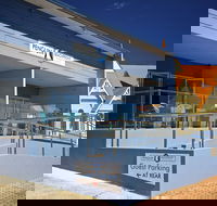 Penguin Beachfront Apartments - Queensland Tourism