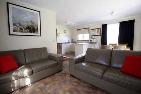 Cape Jervis Holiday Units - QLD Tourism 2
