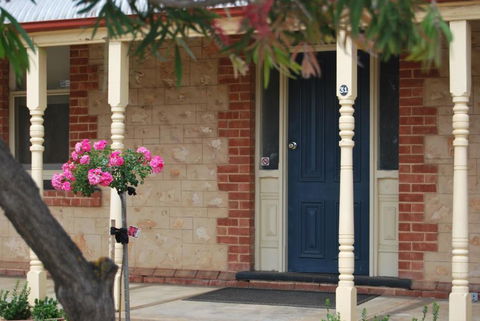 Jacaranda Cottage - Queensland Tourism 3