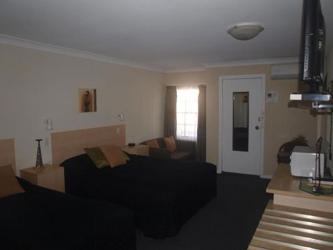 Gundagai Motel - QLD Tourism 3