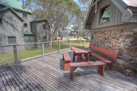 Sharpys Chalet - Queensland Tourism 5