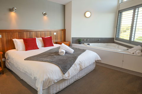 Tides Apartments - QLD Tourism 0