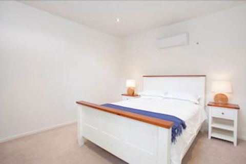 Four Kings Apartments - QLD Tourism 1