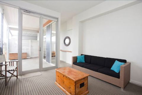 Four Kings Apartments - QLD Tourism 4