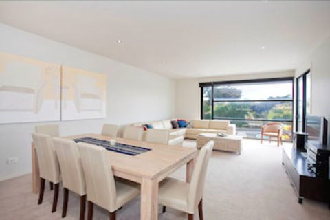 Four Kings Apartments - QLD Tourism 6