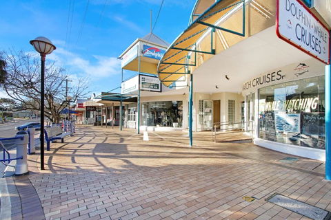 Jervis Bay Waterfront - QLD Tourism 4