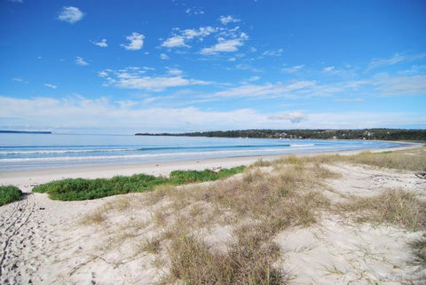 Jervis Bay Waterfront - QLD Tourism 6