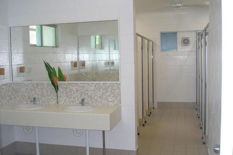 Absolute Backpackers Mission Beach - Queensland Tourism 5