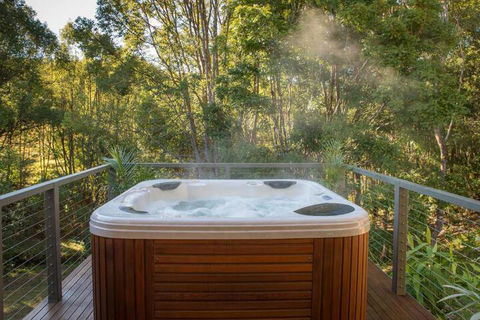 Babbling Brook Retreat - Queensland Tourism 5
