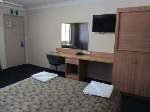 Sun Palms Motel - Queensland Tourism 5
