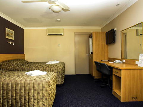 Sun Palms Motel - Queensland Tourism 0