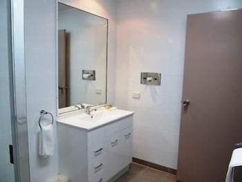 Sun Palms Motel - Queensland Tourism 4