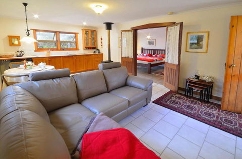 Stephanettes Cottage - Queensland Tourism 1