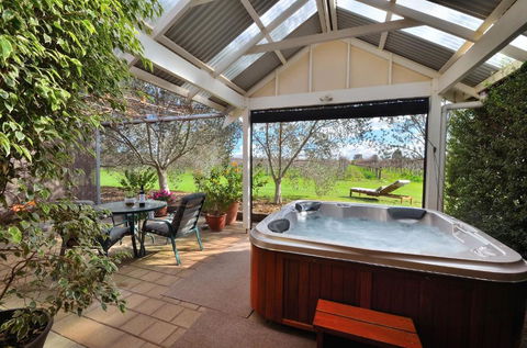 Stephanettes Cottage - Queensland Tourism 5