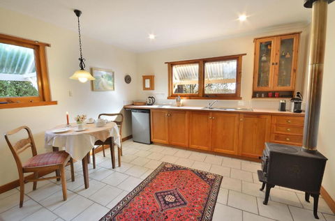 Stephanettes Cottage - Queensland Tourism 3