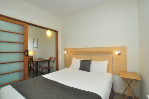 Lennox Holiday Apartments - QLD Tourism 5