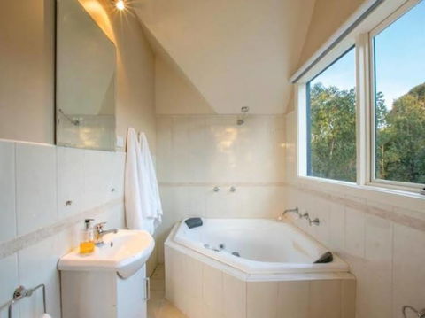 Jolee Accommodation - Queensland Tourism 0