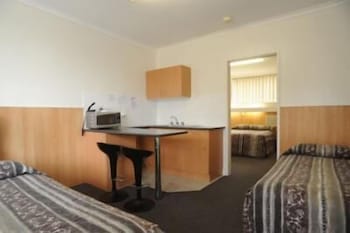 Bamboo Motor Inn - QLD Tourism 6