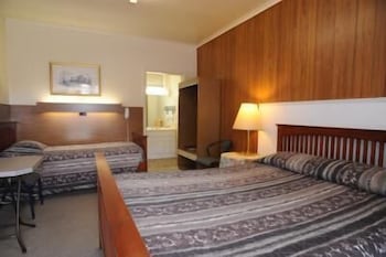 Bamboo Motor Inn - QLD Tourism 1